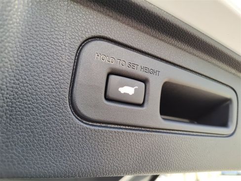 Certified 2025 Honda Pilot EX-L image 9