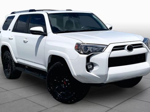 Used 2022 Toyota 4Runner SR5 AWD/4WD image 3