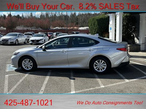 Used 2025 Toyota Camry LE image 3
