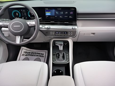 Used 2025 Hyundai Kona SEL FWD image 11