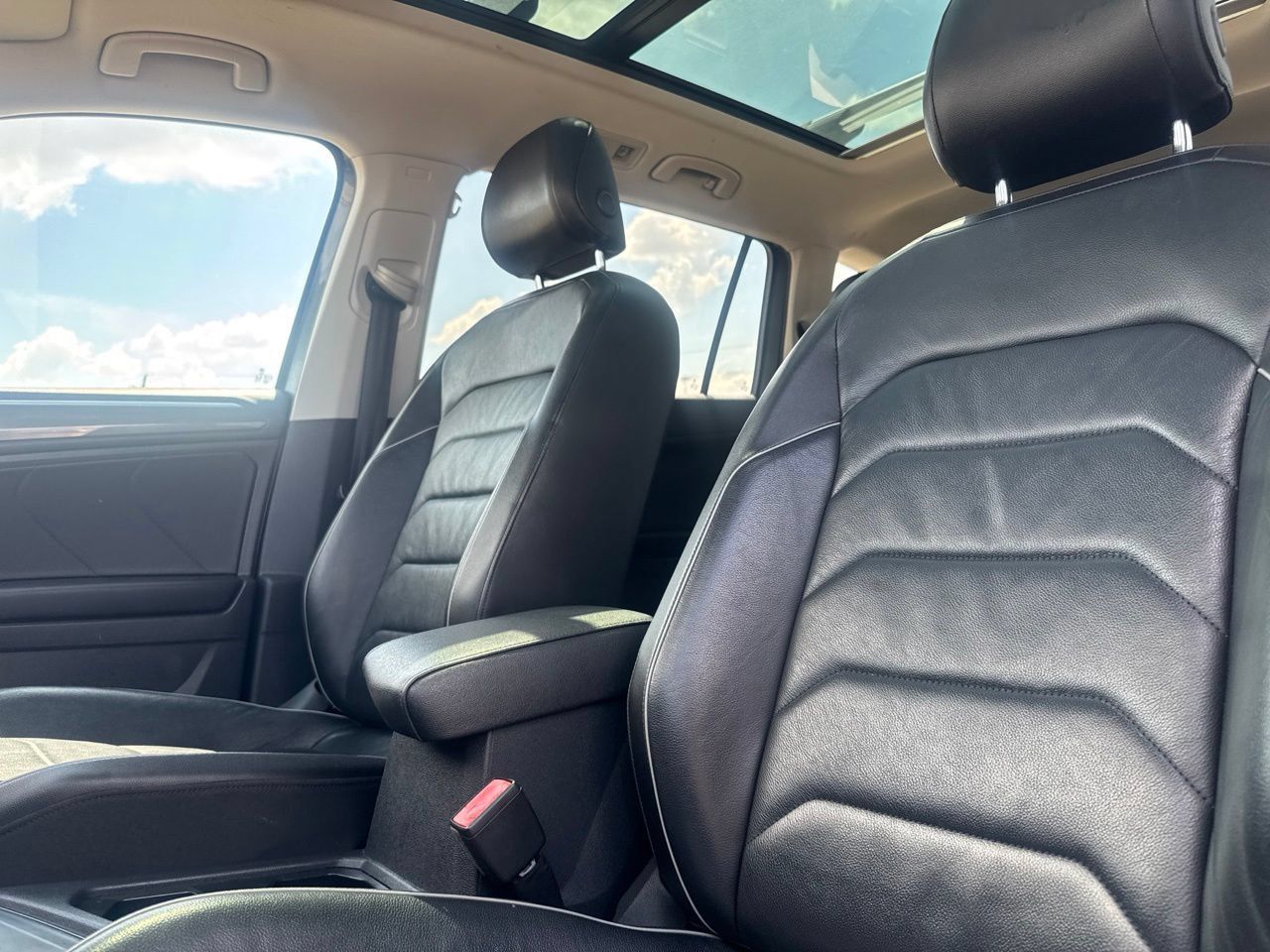 Used 2018 Volkswagen Tiguan SEL Premium FWD image 44