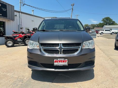 Used 2016 Dodge Grand Caravan SXT FWD image 3