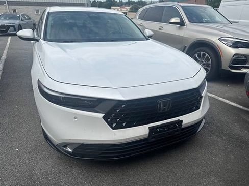 Used 2023 Honda Accord Touring image 3