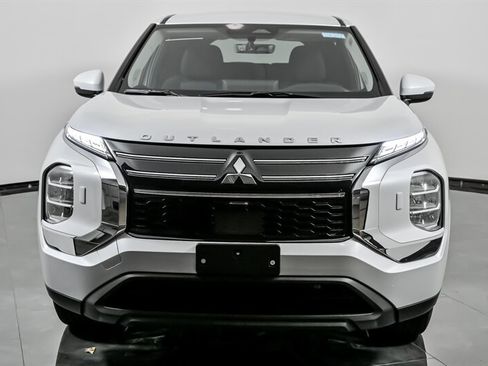 New 2025 Mitsubishi Outlander ES image 4