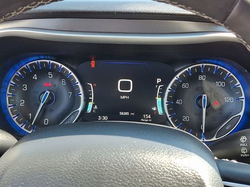 Used 2024 Chrysler Pacifica Touring-L FWD image 26