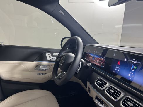 Used 2026 Mercedes-Benz GLS 580 4MATIC image 10
