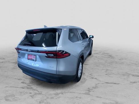 Used 2025 Toyota Grand Highlander XLE image 11
