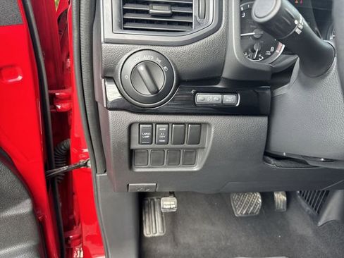 Used 2023 Nissan Titan SV w/ SV Convenience Package AWD/4WD image 24