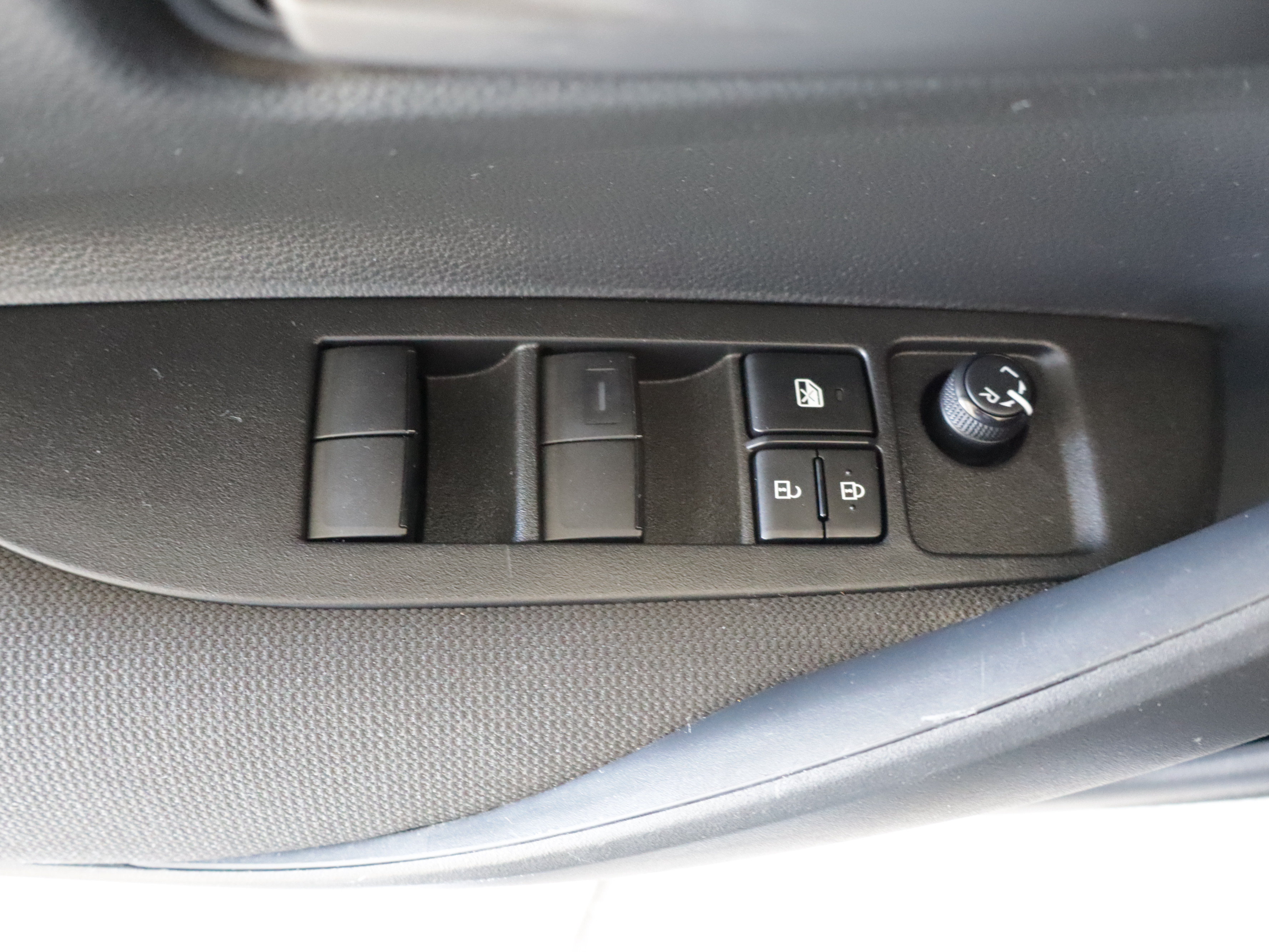 Used 2023 Toyota Corolla LE w/ Carpet Mat Package (TMS) FWD image 11