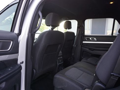 Used 2017 Ford Explorer XLT AWD/4WD image 16