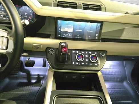 Used 2024 Land Rover Defender 110 X-Dynamic SE image 23