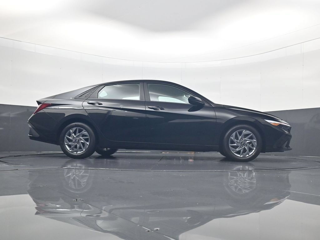 Certified 2024 Hyundai Elantra SEL FWD image 25