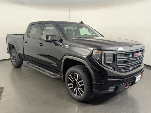 Used 2022 GMC Sierra 1500 AT4 image 2