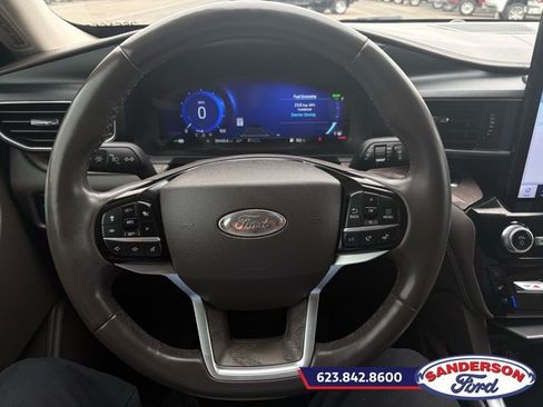 Certified 2023 Ford Explorer Platinum w/ Premium Technology Package RWD image 12