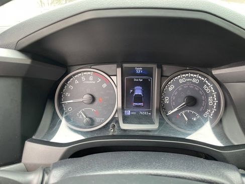 Used 2017 Toyota Tacoma TRD Sport image 18