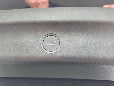 Used 2025 Tesla Model Y Long Range AWD/4WD image 69