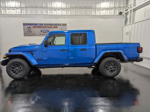 New 2026 Jeep Gladiator Sport image 2