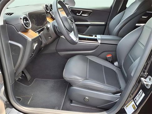 Used 2024 Mercedes-Benz GLC 300 image 9
