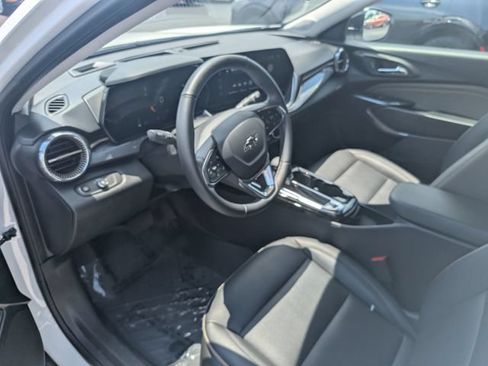 Used 2024 Chevrolet Trax ACTIV w/ Sunroof Package FWD image 13