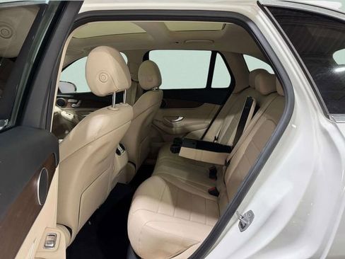 Used 2021 Mercedes-Benz GLC 300 4MATIC w/ Premium Package image 25