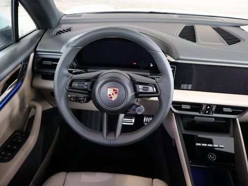 Used 2025 Porsche Macan 4S Electric image 20