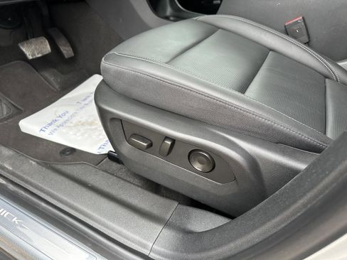 Used 2025 Buick Envision Preferred image 19