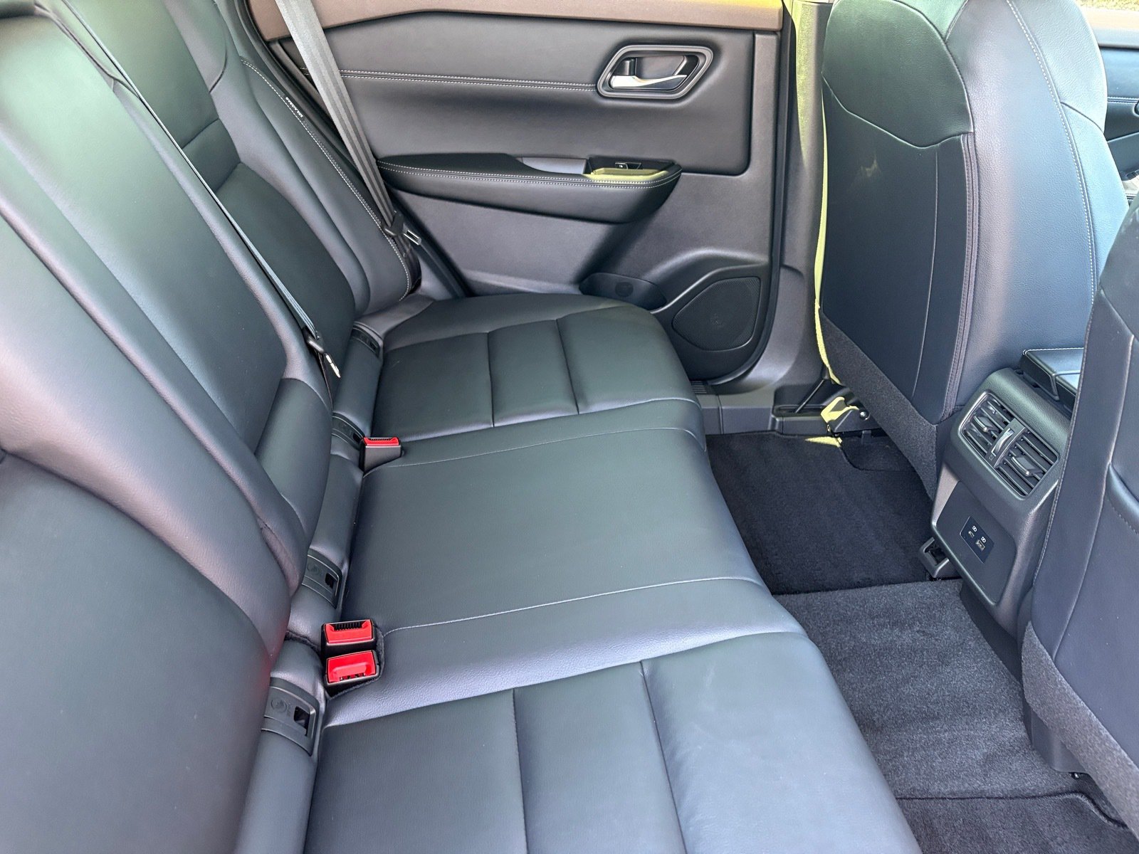 Used 2023 Nissan Rogue SL FWD image 12