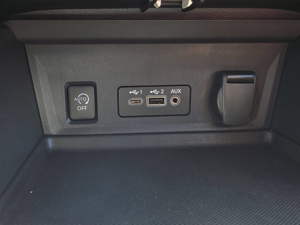 Used 2025 Nissan Sentra SR FWD image 31