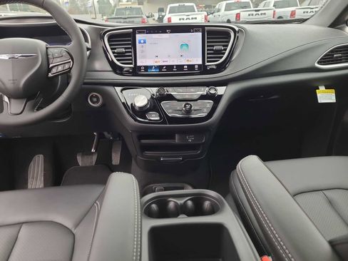 New 2026 Chrysler Pacifica Select image 18
