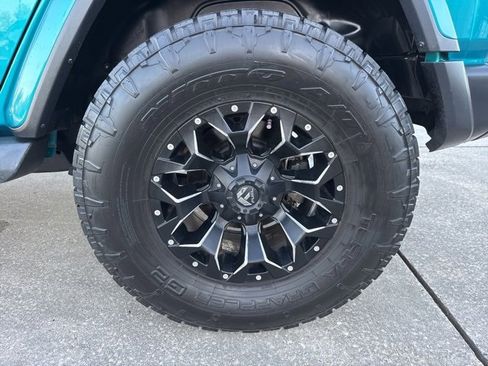 Used 2019 Jeep Wrangler Unlimited Sahara image 24