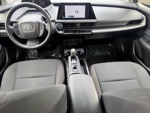 Used 2025 Toyota Prius LE FWD image 28