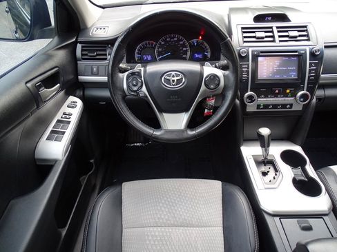 Used 2012 Toyota Camry SE FWD image 19