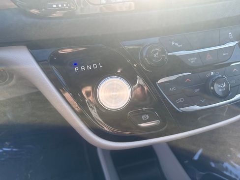 Used 2017 Chrysler Pacifica Touring-L Plus w/ Tire & Wheel Group image 29