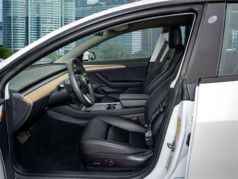 Used 2021 Tesla Model 3 Long Range image 16