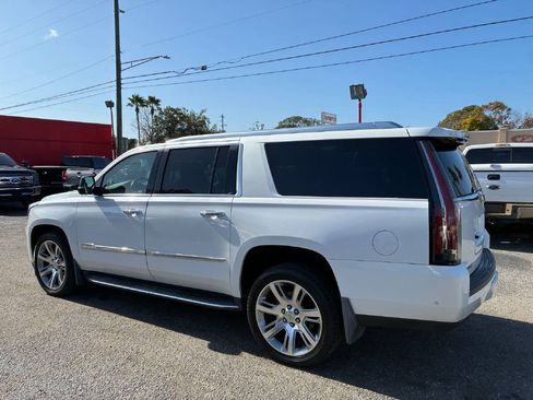 Used 2017 Cadillac Escalade ESV Premium Luxury image 3