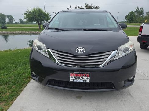 Used 2011 Toyota Sienna XLE FWD image 2
