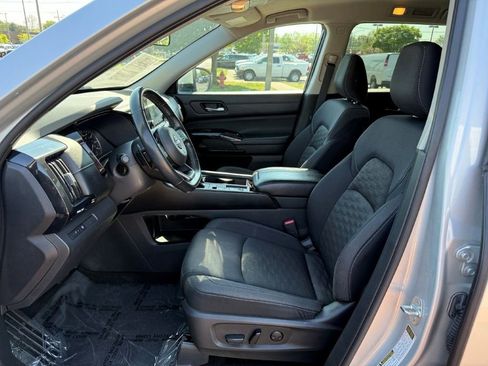 Used 2022 Nissan Pathfinder SV FWD image 12