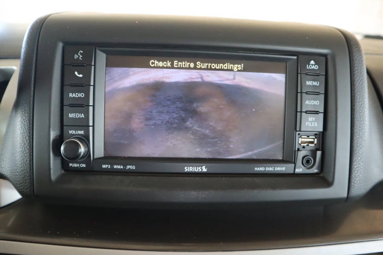 Used 2010 Volkswagen Routan SE FWD image 38
