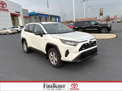 Used 2019 Toyota RAV4 LE image 2