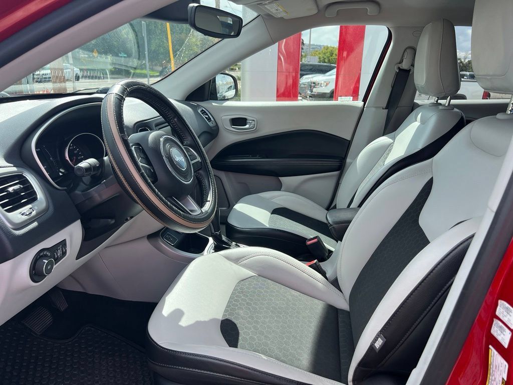 Used 2018 Jeep Compass Latitude w/ Cold Weather Group FWD image 7