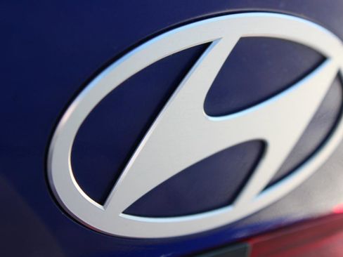 Used 2025 Hyundai Elantra Sport image 8