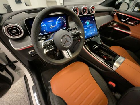 New 2025 Mercedes-Benz GLC 350e 4MATIC image 4