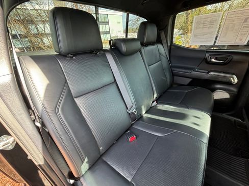 Used 2019 Toyota Tacoma TRD Off-Road image 18