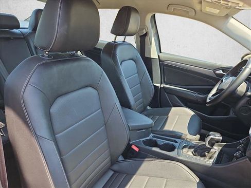 Used 2024 Volkswagen Jetta SE FWD image 19