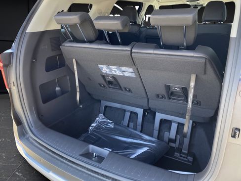 New 2026 Kia Carnival LXS FWD image 28
