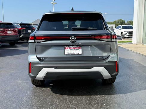 Used 2026 Volkswagen Tiguan SE w/ Panoramic Sunroof Package AWD/4WD image 5