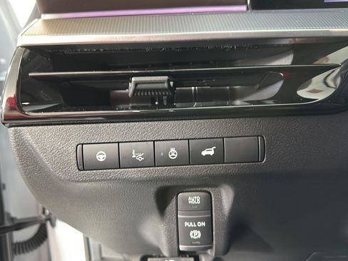 Used 2025 Nissan Murano Platinum AWD/4WD image 10
