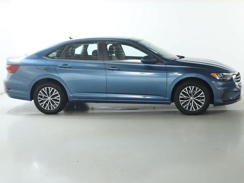 Used 2019 Volkswagen Jetta SE w/ Cold Weather Package FWD image 11