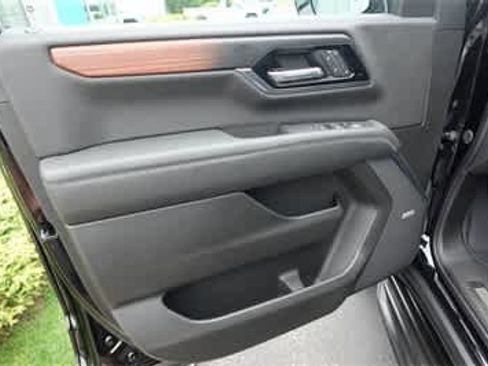 New 2025 GMC Yukon XL Denali w/ LPO, Illumination Package image 10