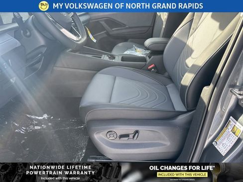 New 2026 Volkswagen Tiguan SE image 10